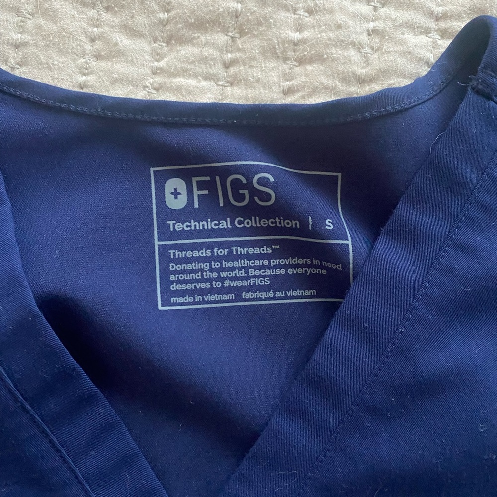 Navy Figs small one pocket top